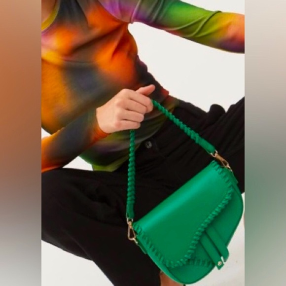VICI UE Kelly green saddle bag. NEW includes 2 different straps SUG RE $70 - Picture 4 of 16